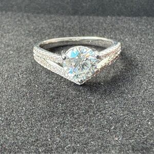 Elegant Silver Women's Ring